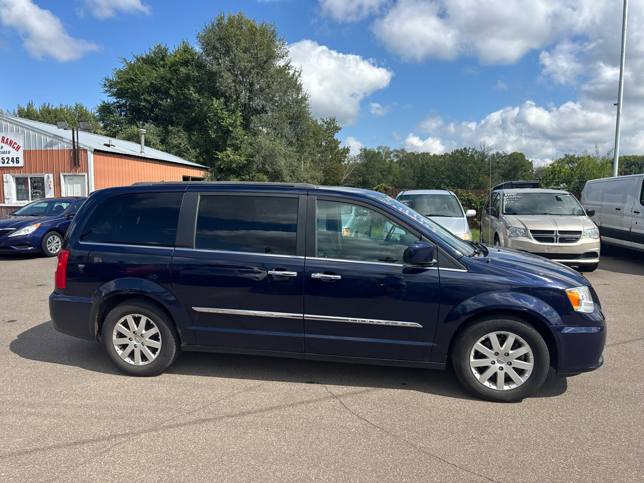 2015 Chrysler Town & Country Touring photo 2
