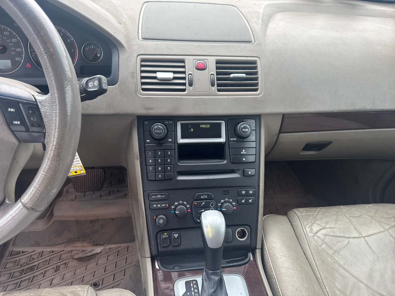 Volvo XC90 4dr 2.5L Turbo AWD w/Sunroof/3rd 2004 Volvo XC90 4dr 2.5L Turbo AWD w/Sunroof/3rd 2004