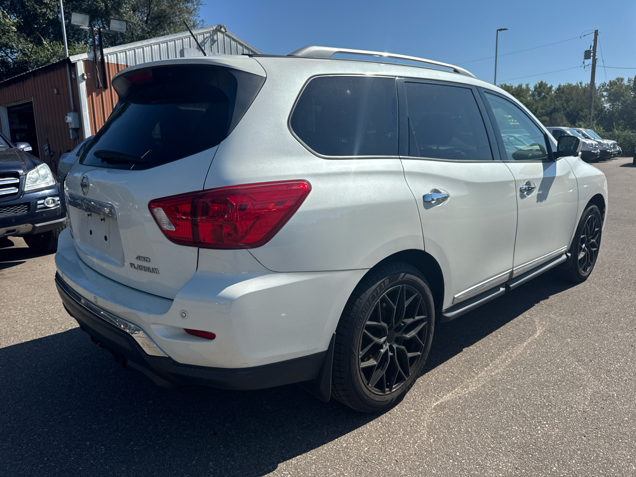 2018 Nissan Pathfinder 4x4 Platinum photo 3