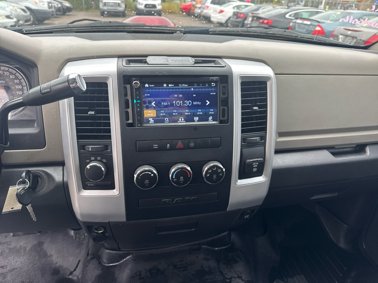 RAM 1500 4WD Crew Cab 140.5" Big Horn 2011 RAM 1500 4WD Crew Cab 140.5" Big Horn 2011