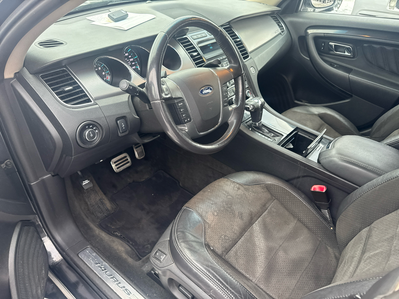 2011 Ford Taurus SHO photo 4