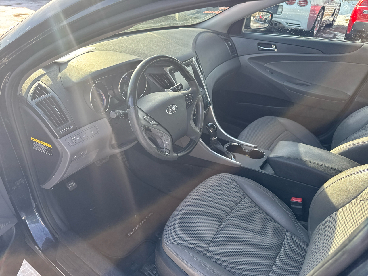 Hyundai Sonata 4dr Sdn 2.4L Auto SE 2012