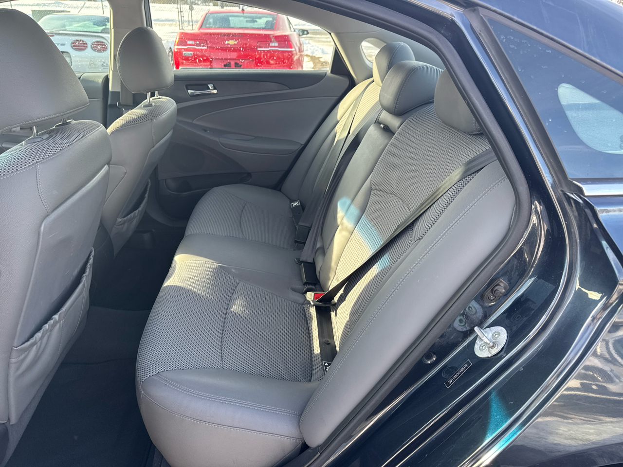 Hyundai Sonata 4dr Sdn 2.4L Auto SE 2012