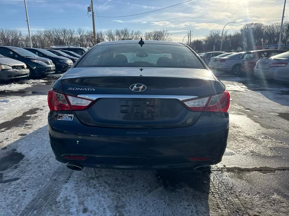 Hyundai Sonata 4dr Sdn 2.4L Auto SE 2012