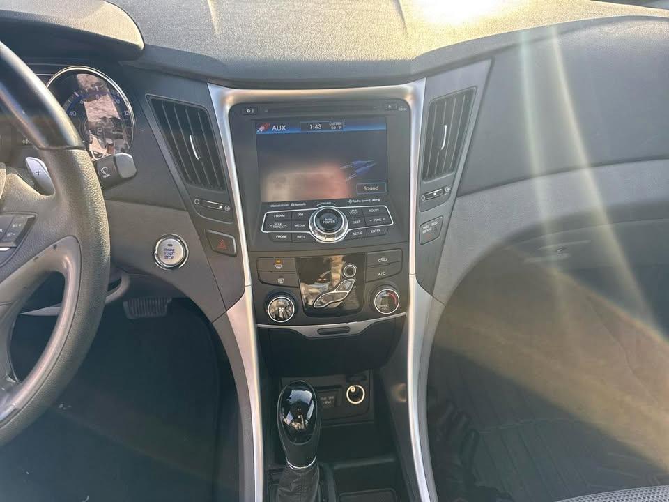 Hyundai Sonata 4dr Sdn 2.4L Auto SE 2012