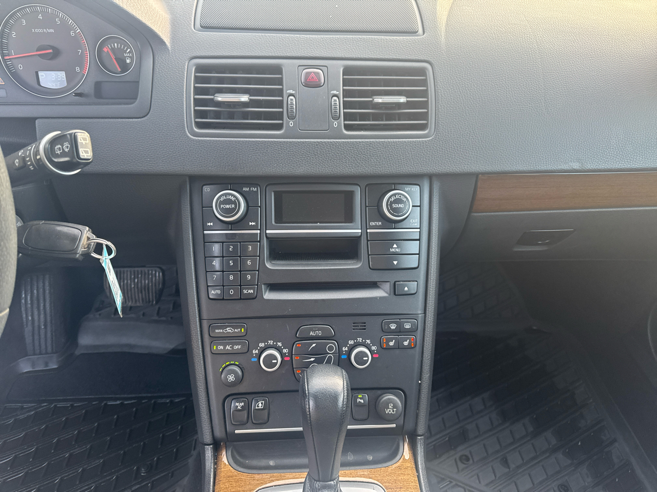 Volvo XC90 AWD 4dr I6 w/Snrf/3rd Row 2008