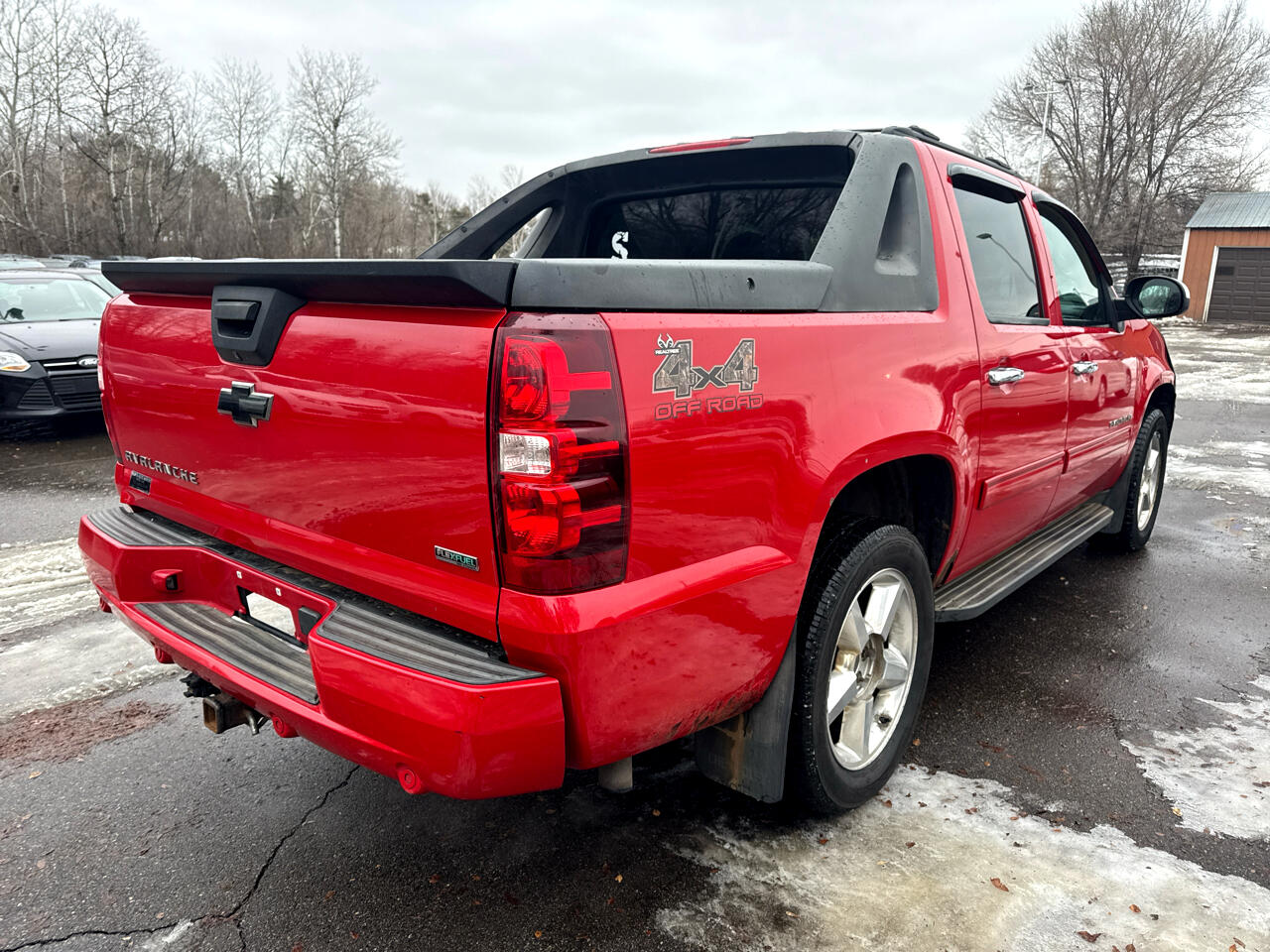 Chevrolet Avalanche 4WD Crew Cab LS 2012