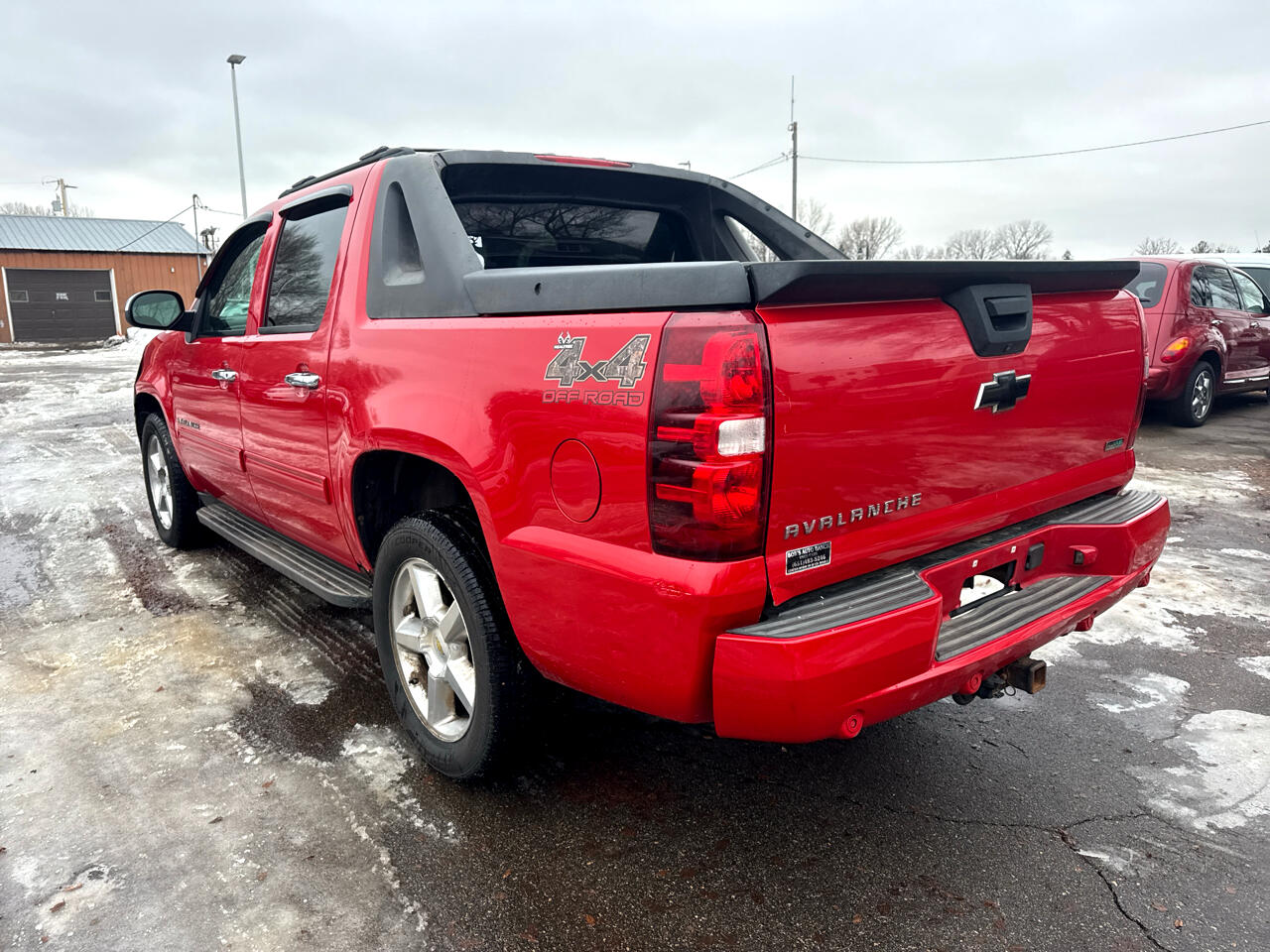 Chevrolet Avalanche 4WD Crew Cab LS 2012