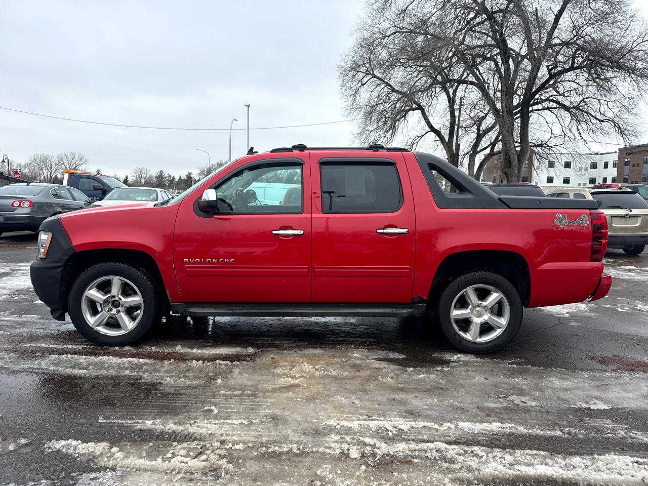 Chevrolet Avalanche 4WD Crew Cab LS 2012