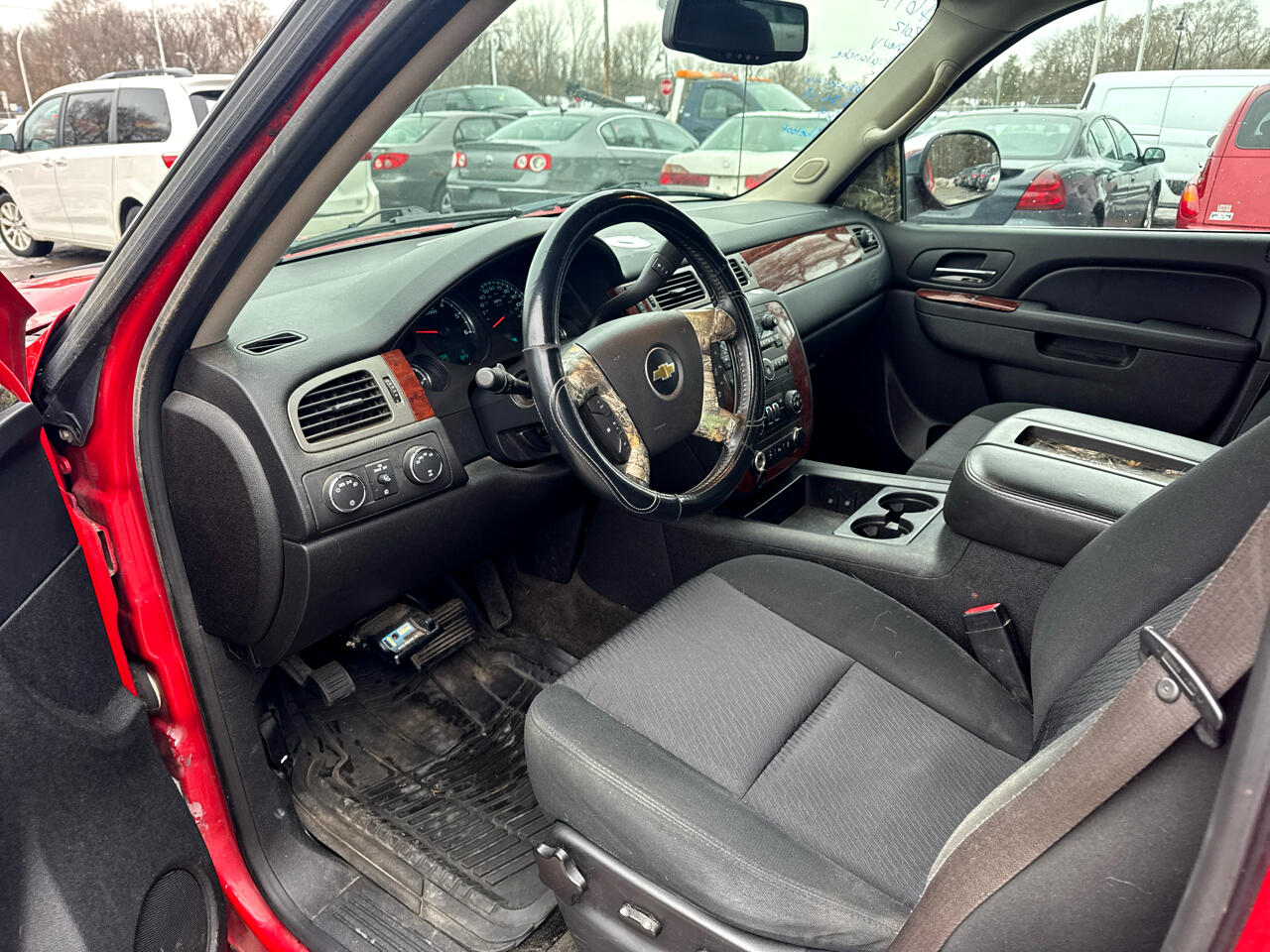 Chevrolet Avalanche 4WD Crew Cab LS 2012