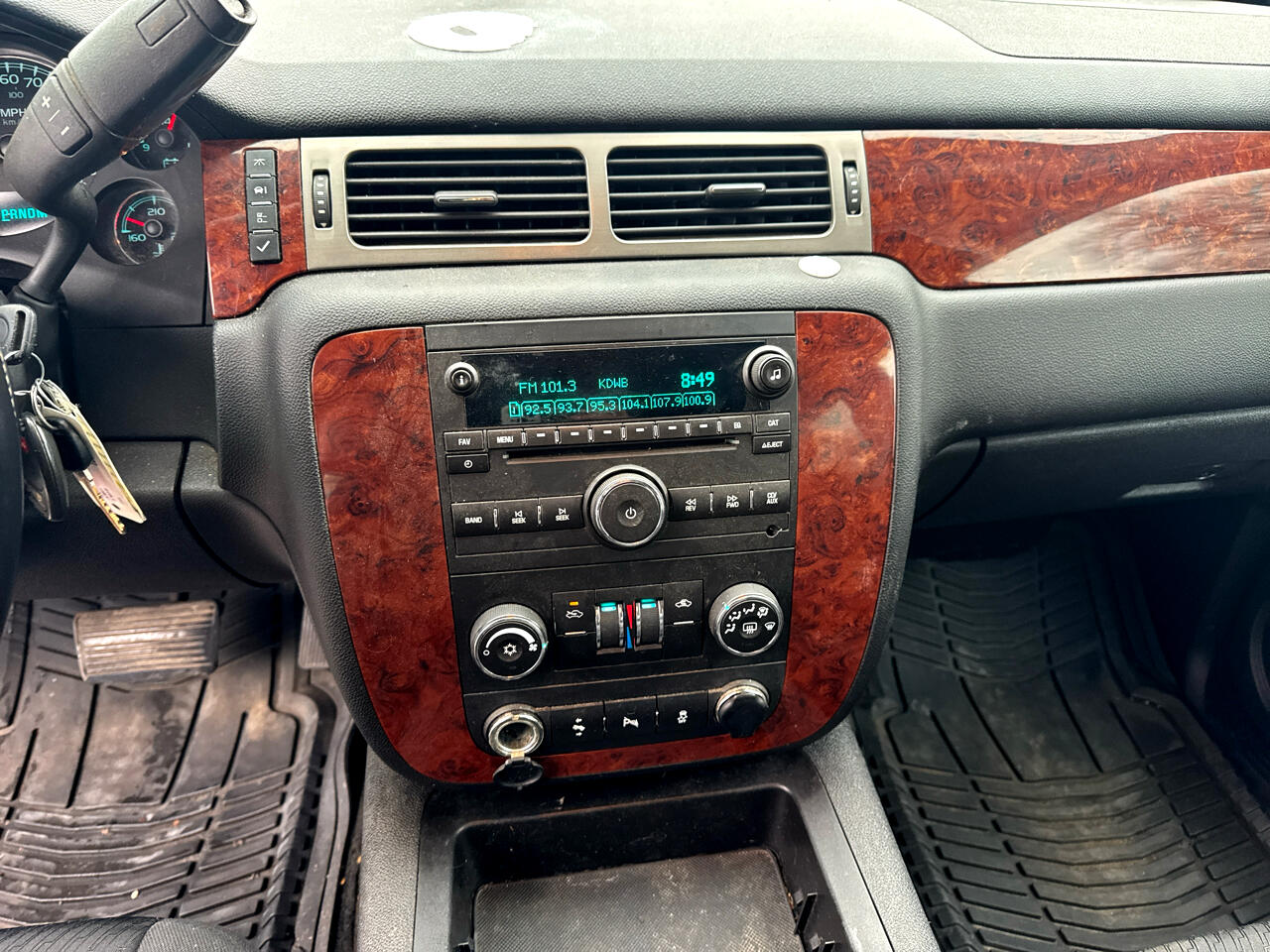 Chevrolet Avalanche 4WD Crew Cab LS 2012