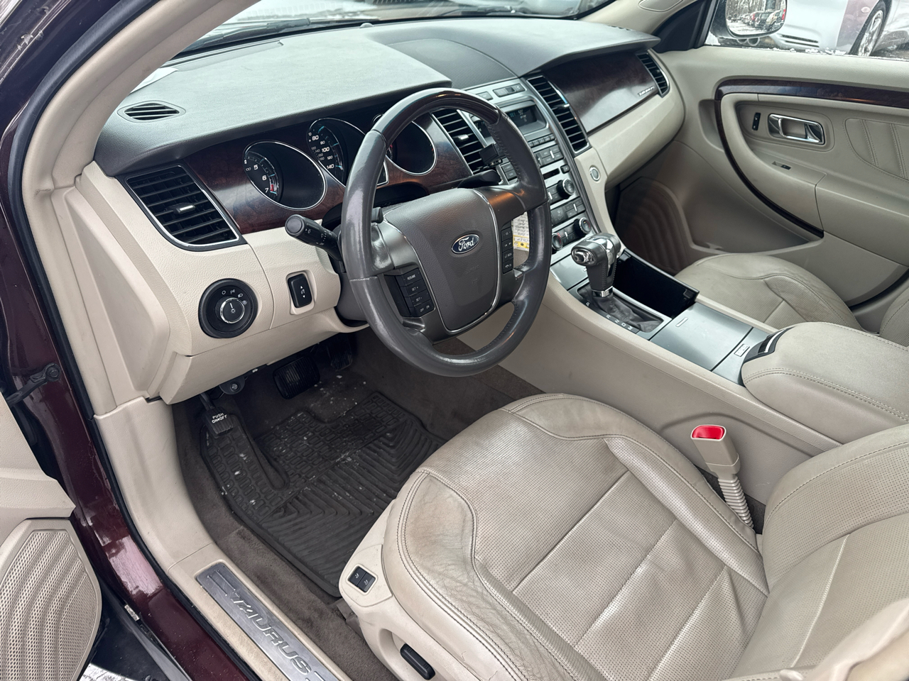 Ford Taurus 4dr Sdn Limited FWD 2010