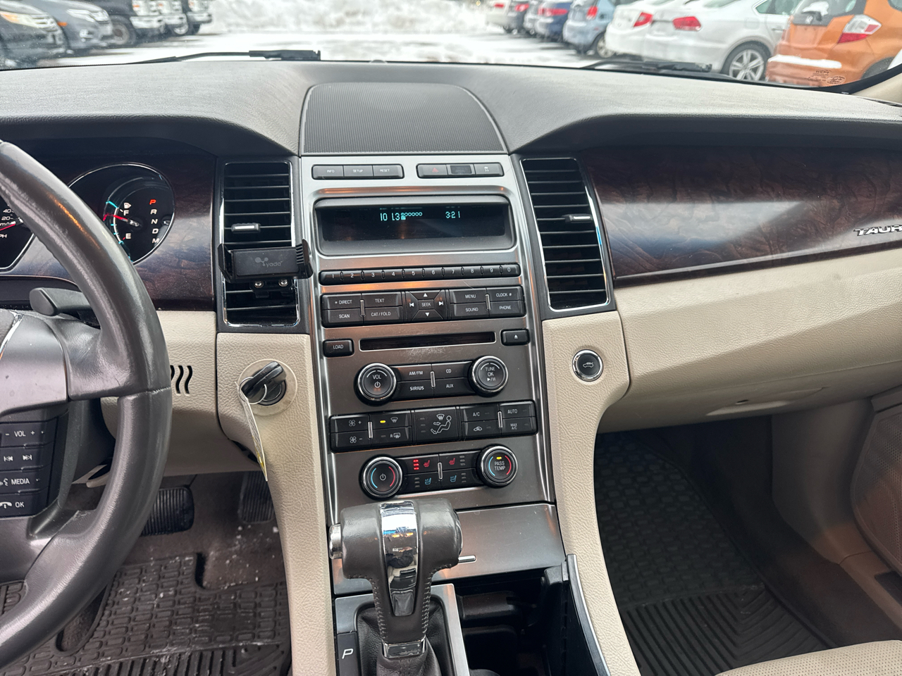 Ford Taurus 4dr Sdn Limited FWD 2010