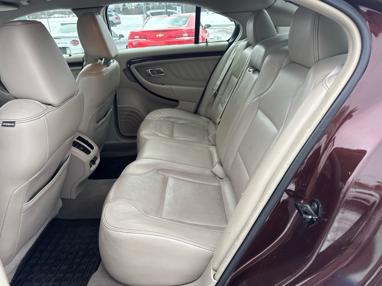 Ford Taurus 4dr Sdn Limited FWD 2010