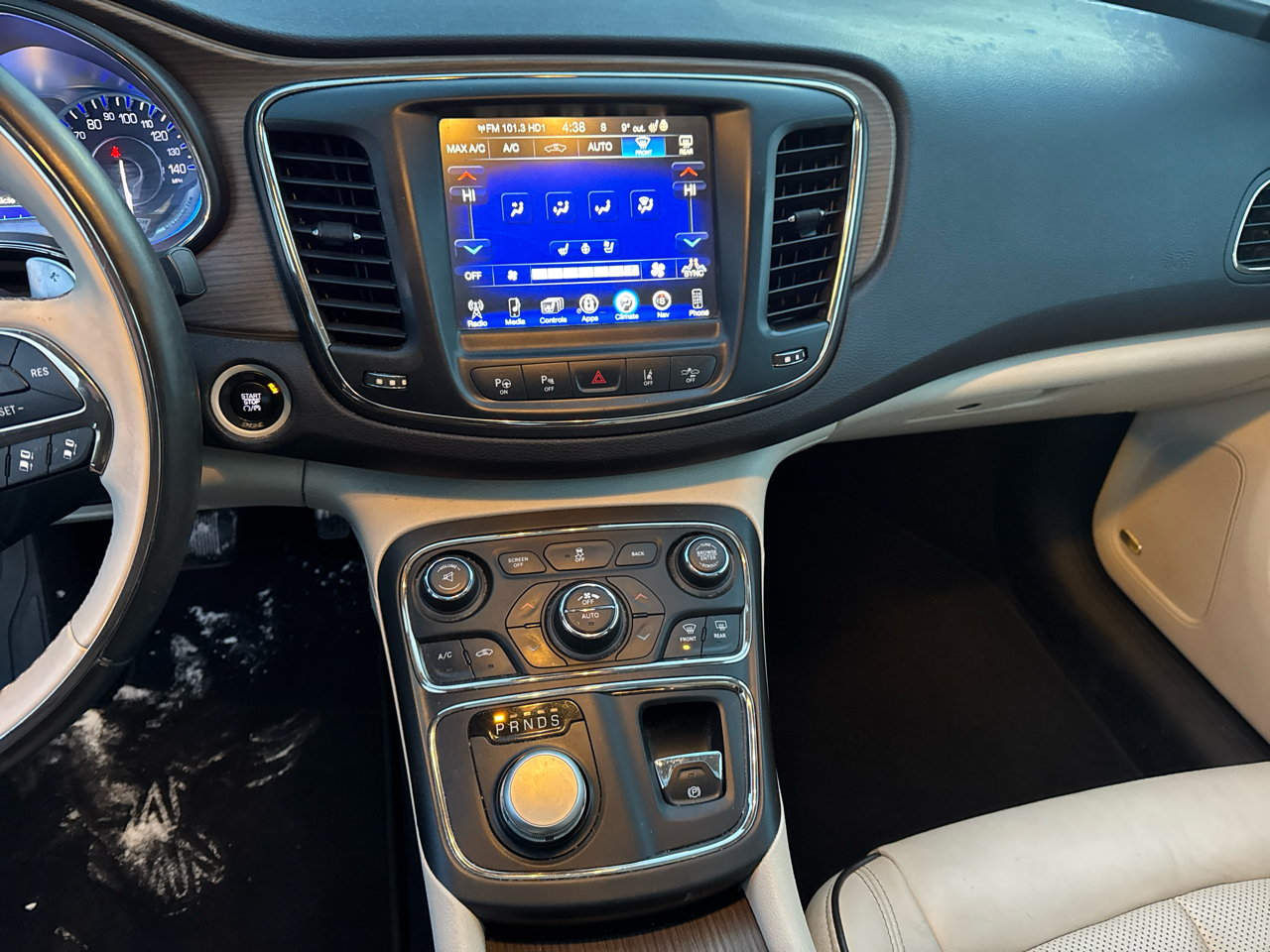 Chrysler 200 4dr Sdn C AWD 2015