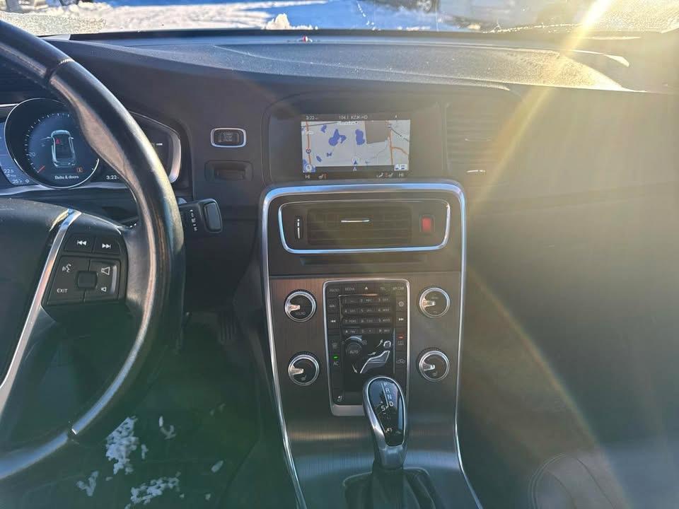 Volvo S60 4dr Sdn T5 Premier AWD 2016