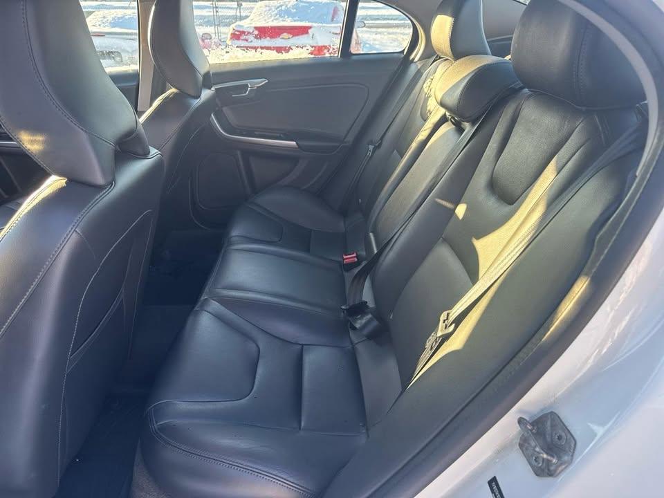 Volvo S60 4dr Sdn T5 Premier AWD 2016