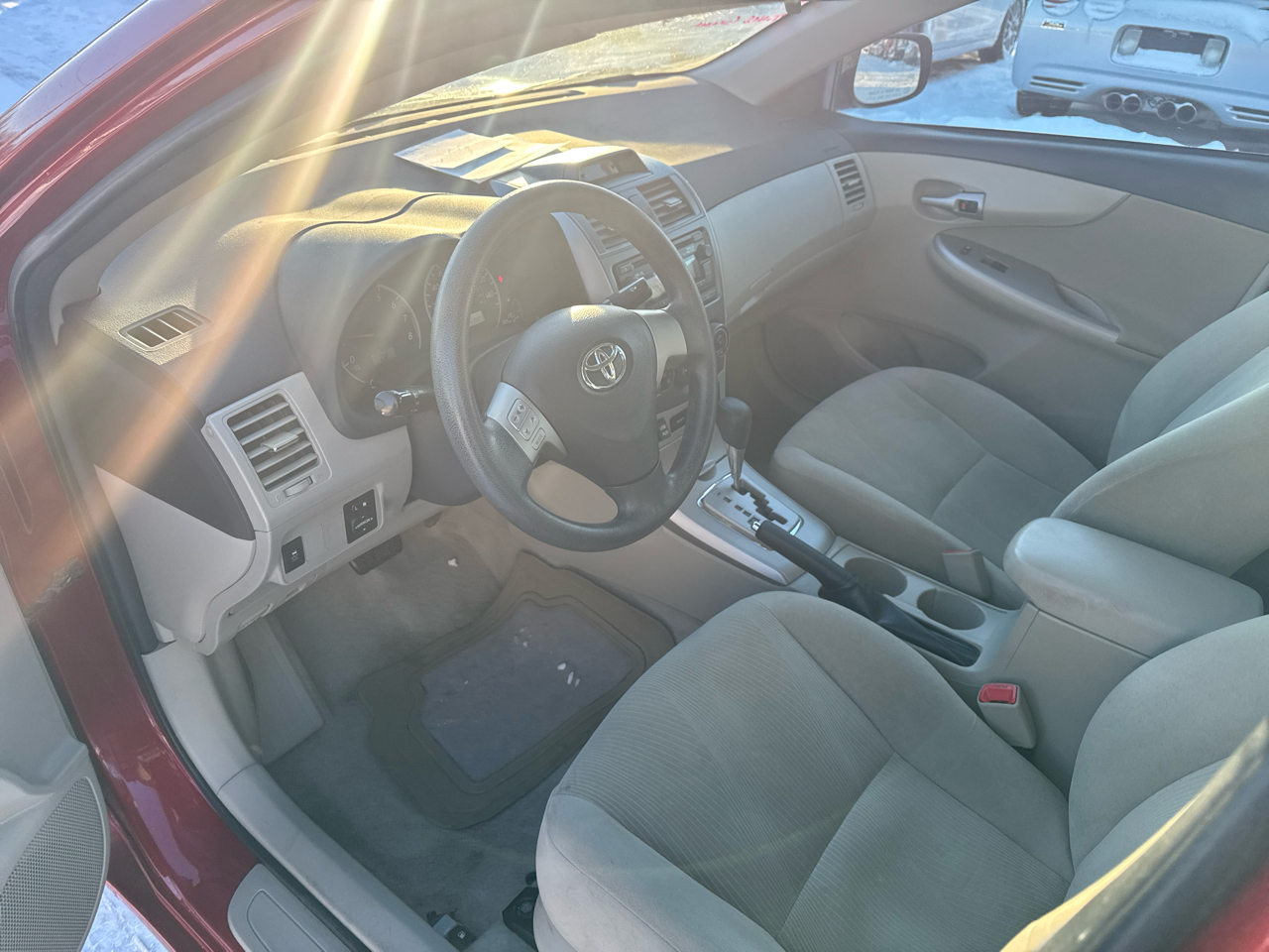 Toyota Corolla 4dr Sdn Auto LE (Natl) 2012