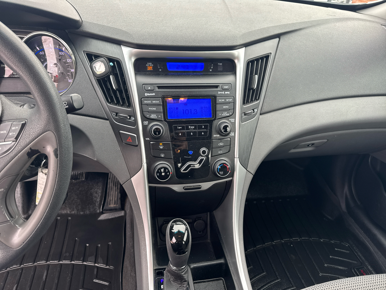 Hyundai Sonata 4dr Sdn 2.4L Auto GLS 2012