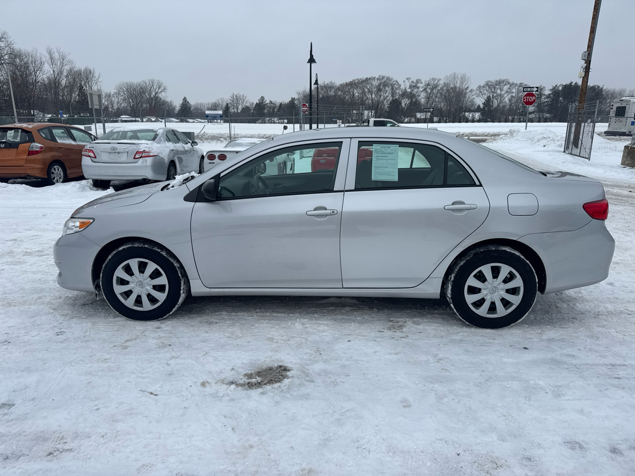 Toyota Corolla 4dr Sdn Man (Natl) 2010