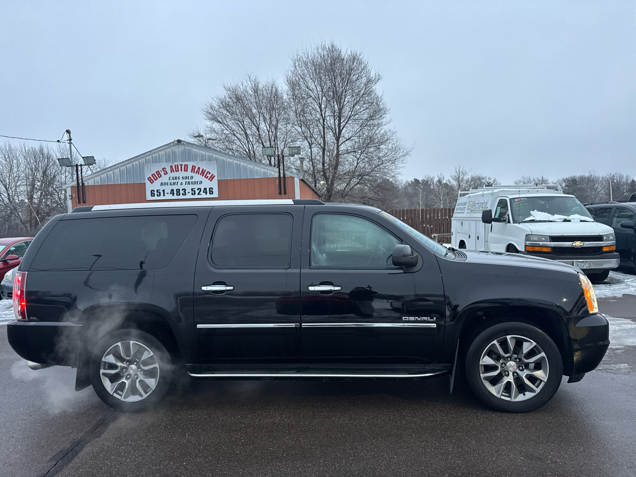 GMC Yukon XL AWD 4dr 1500 Denali 2012
