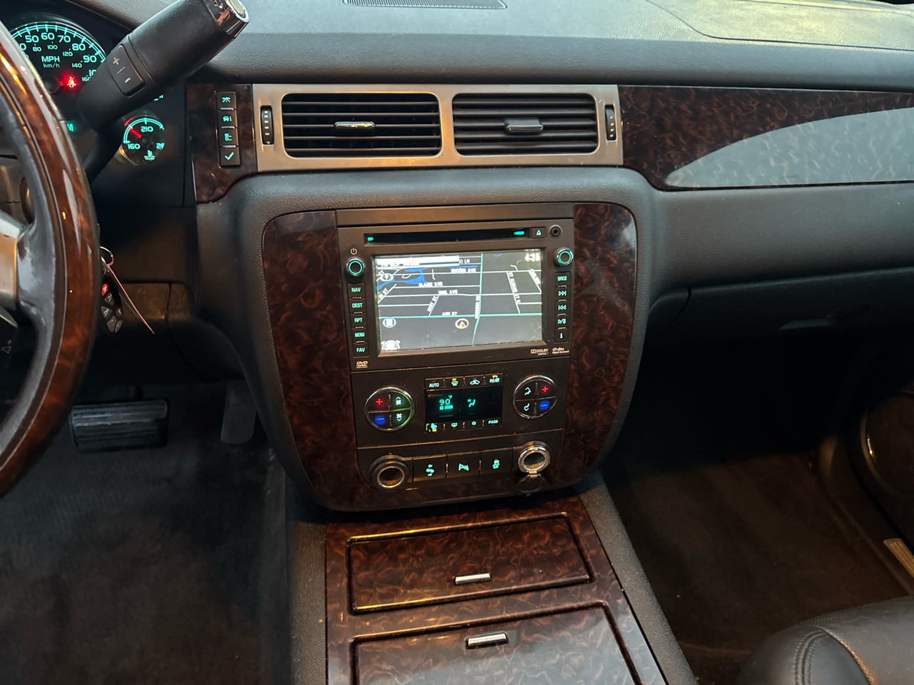 GMC Yukon XL AWD 4dr 1500 Denali 2012