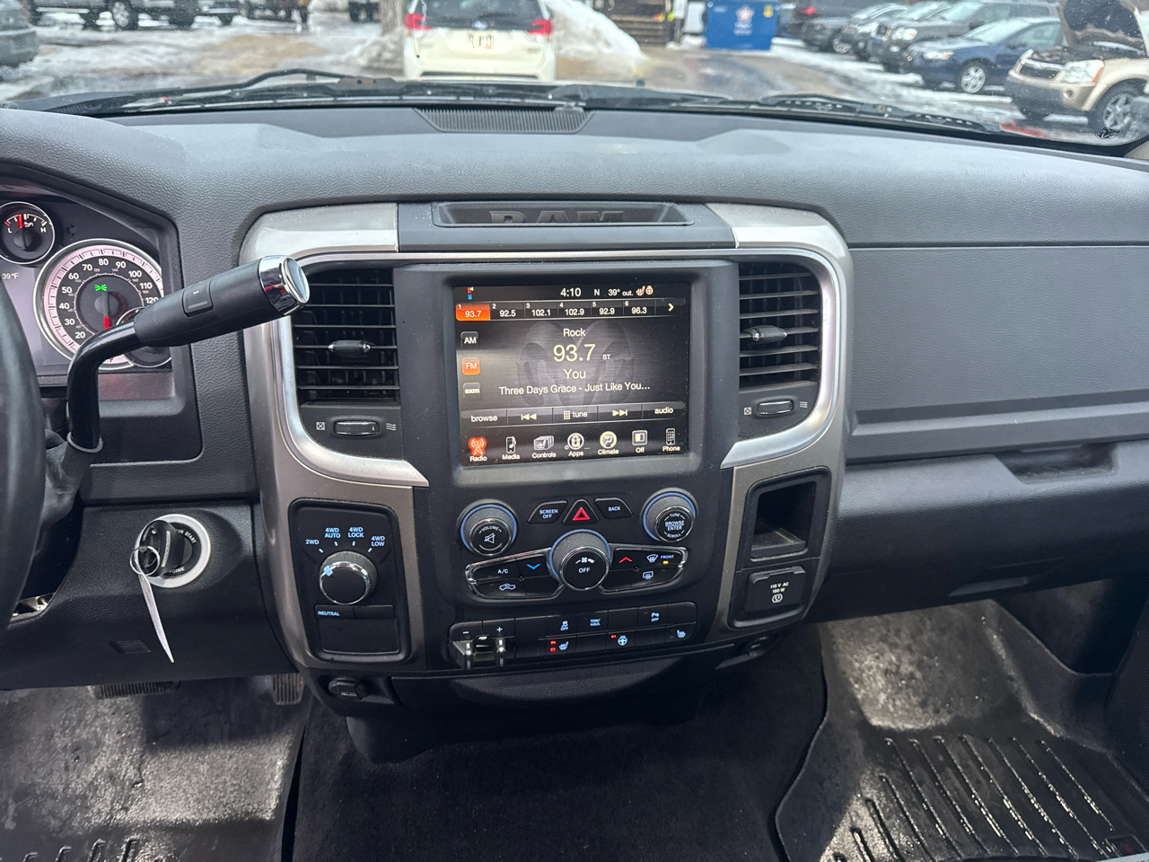 RAM 1500 4WD Crew Cab 140.5" Big Horn 2013