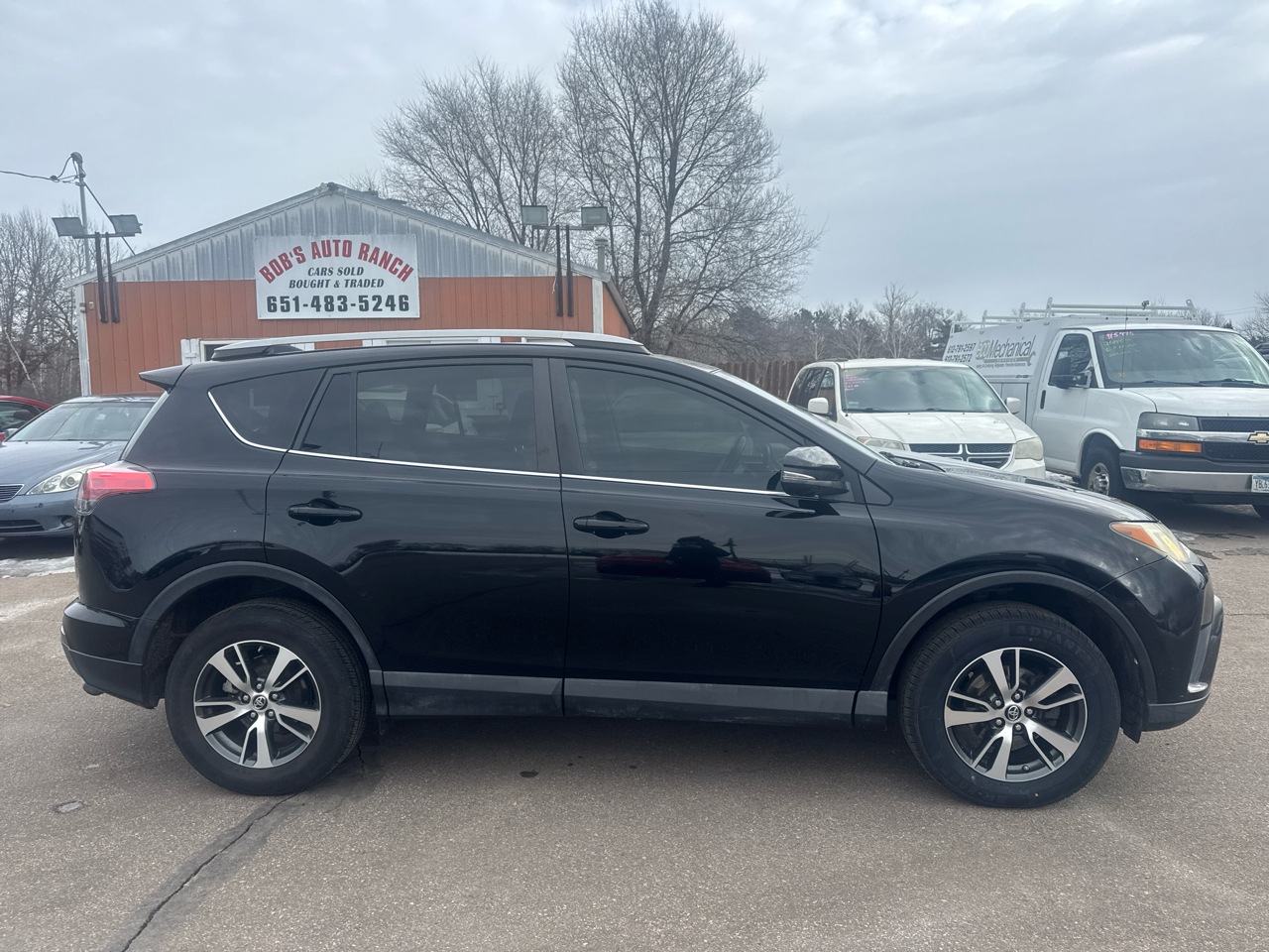 Toyota RAV4 XLE FWD (Natl) 2017