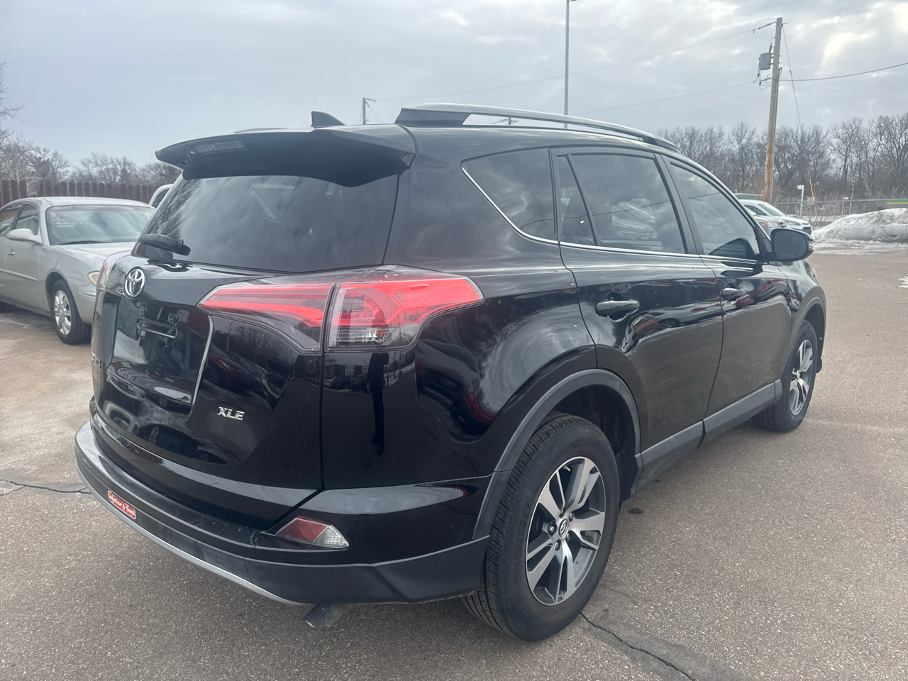 Toyota RAV4 XLE FWD (Natl) 2017