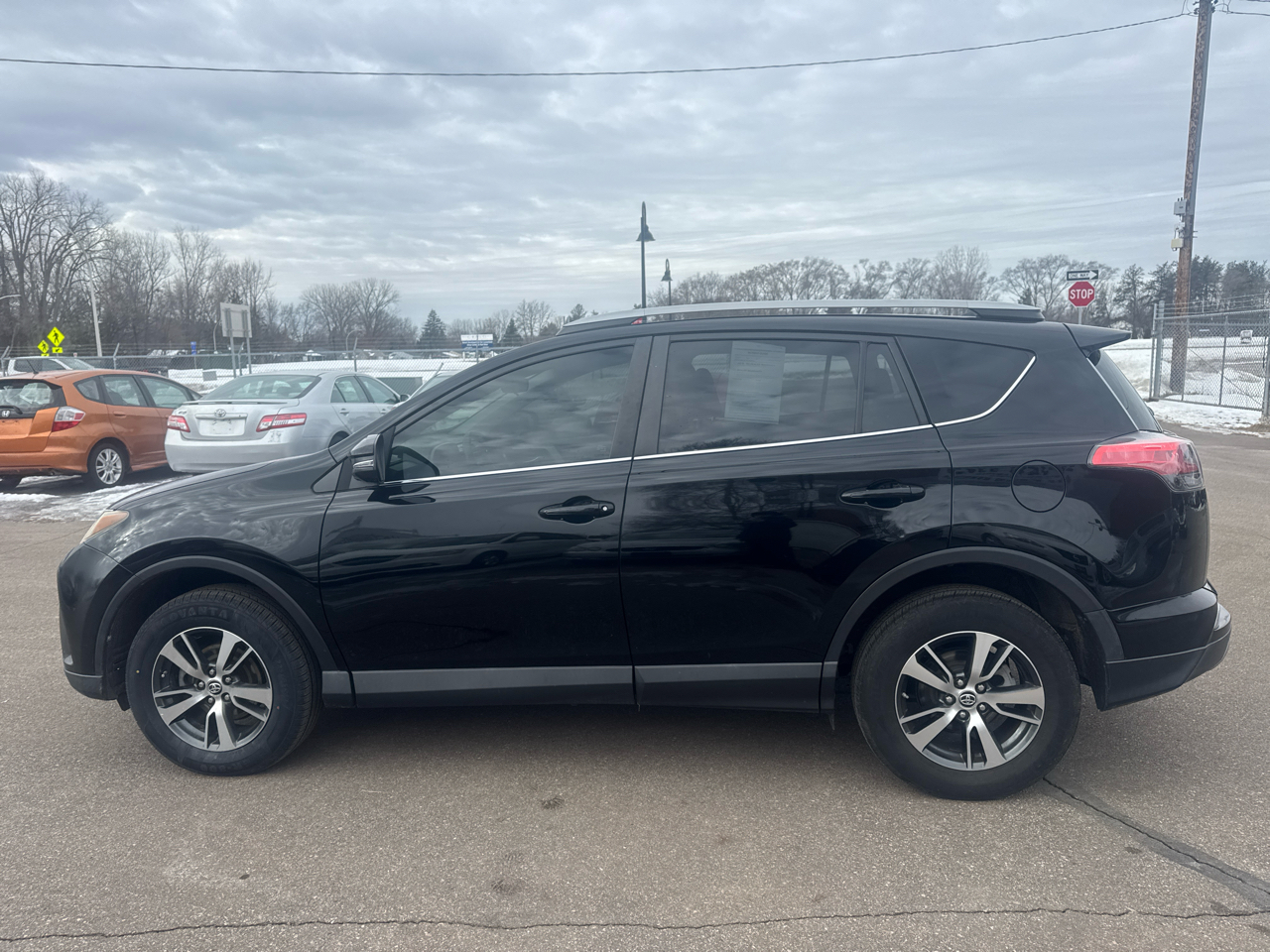 Toyota RAV4 XLE FWD (Natl) 2017