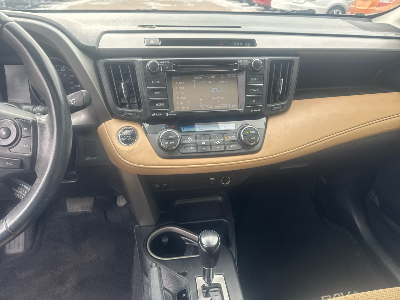 Toyota RAV4 XLE FWD (Natl) 2017