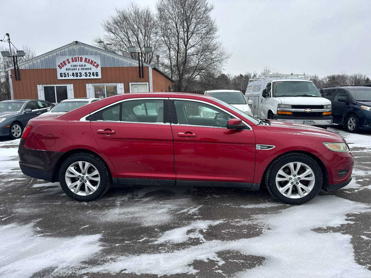 Ford Taurus 4dr Sdn SEL FWD 2011