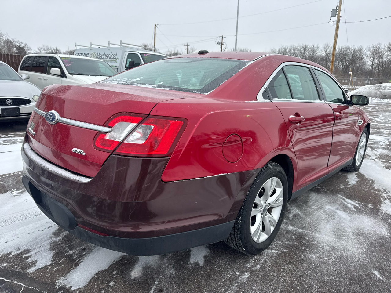 Ford Taurus 4dr Sdn SEL FWD 2011