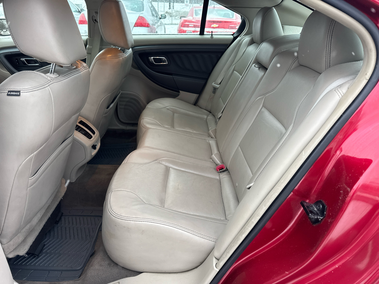 Ford Taurus 4dr Sdn SEL FWD 2011