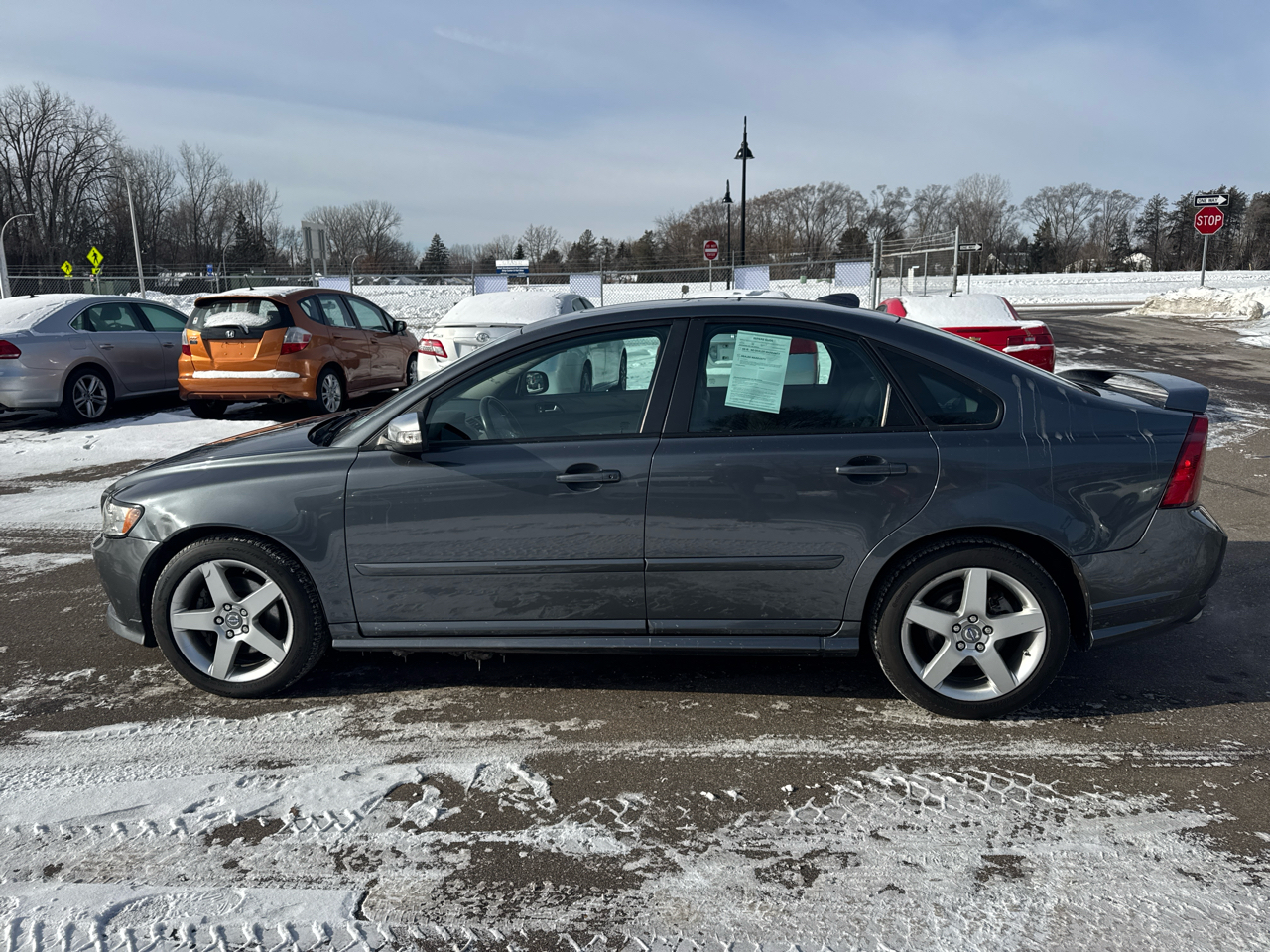 Volvo S40 4dr Sdn 2.5T R-Design FWD 2009