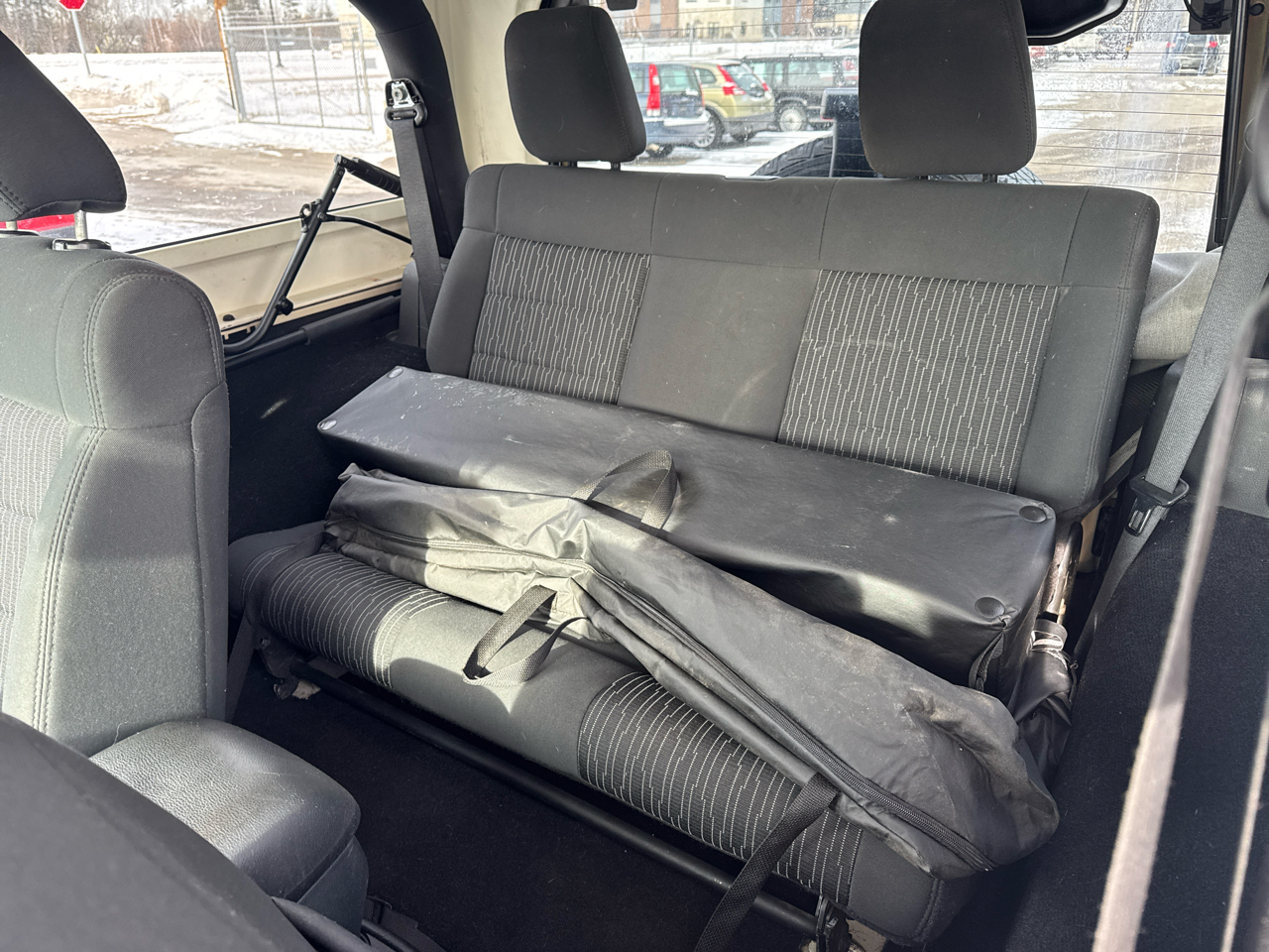 Jeep Wrangler 4WD 2dr Sahara 2011