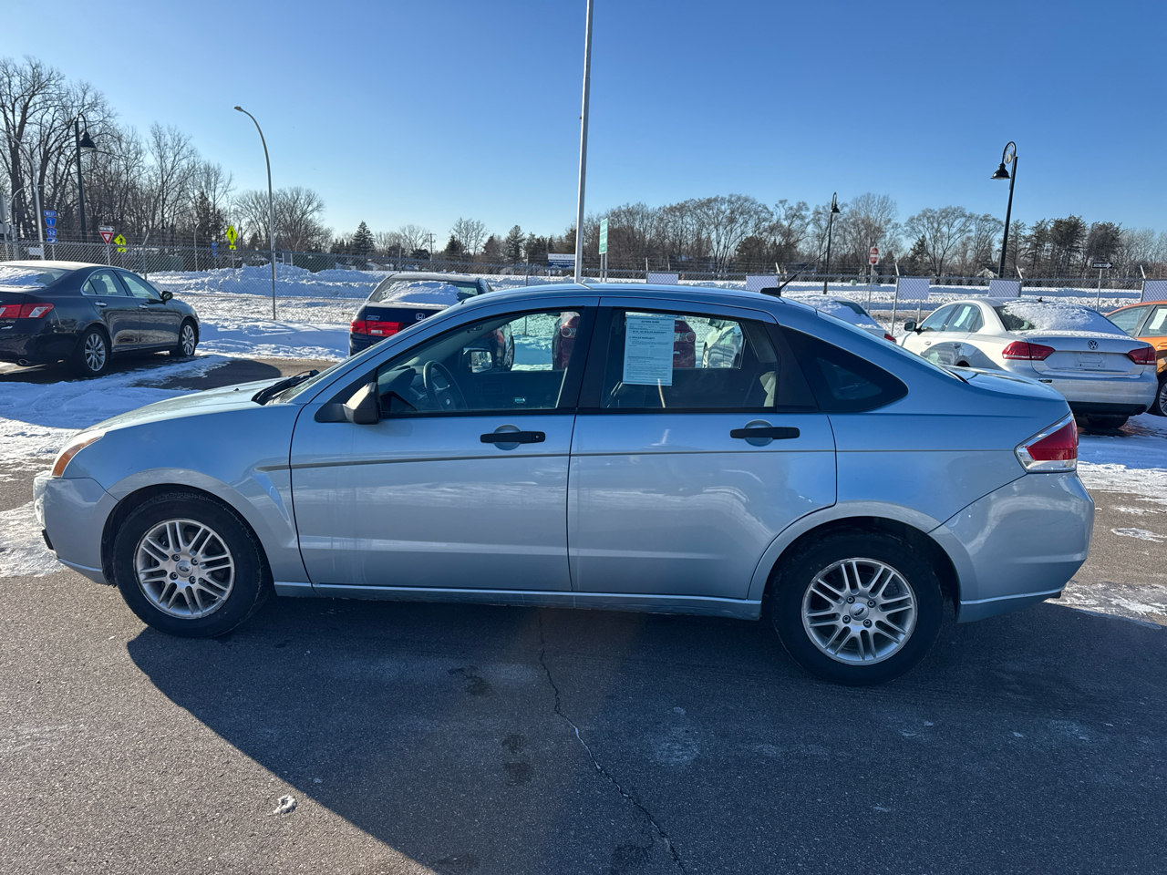 Ford Focus 4dr Sdn SE 2009