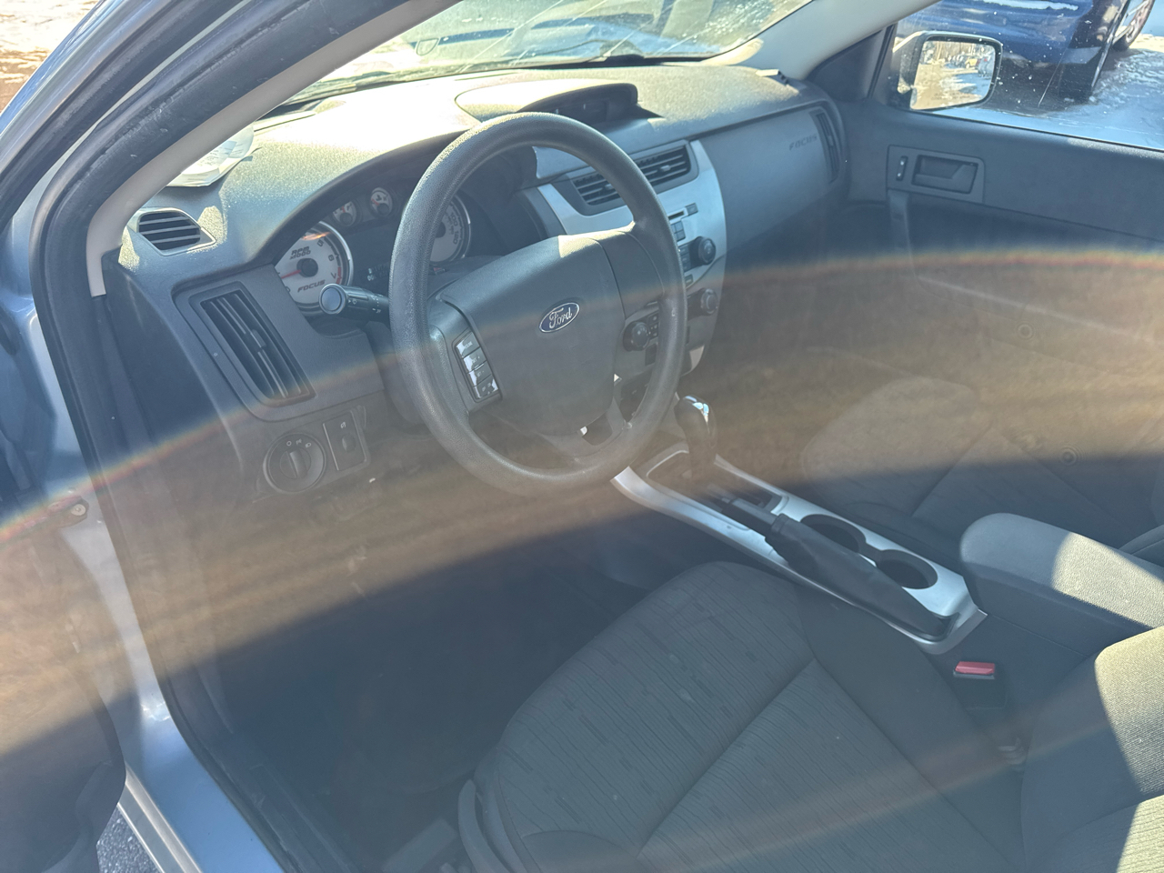 Ford Focus 4dr Sdn SE 2009