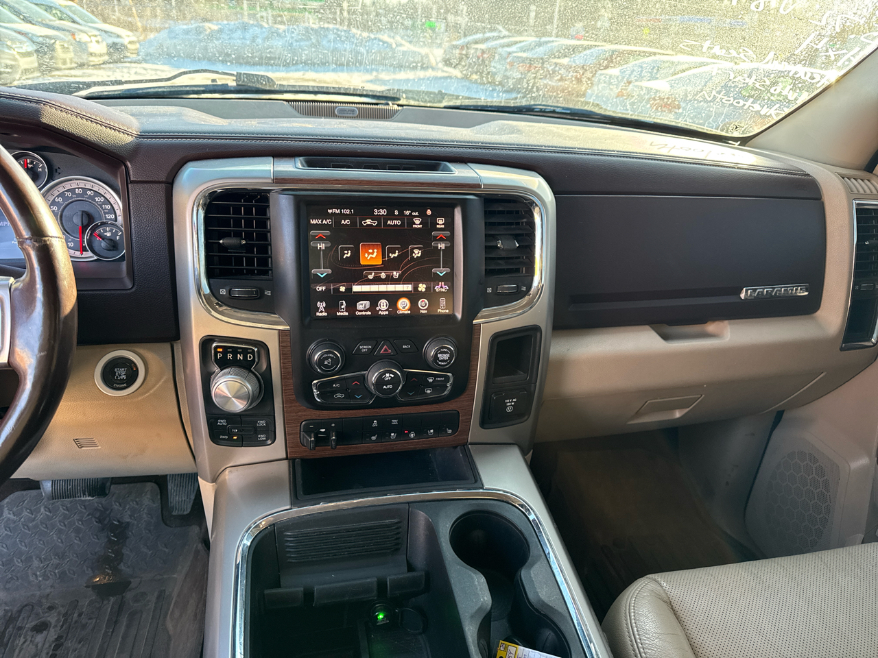 RAM 1500 4WD Crew Cab 140.5" Laramie 2015
