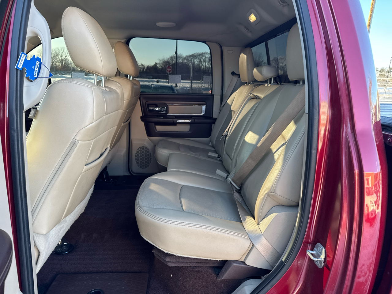 RAM 1500 4WD Crew Cab 140.5" Laramie 2015