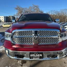 RAM 1500 4WD Crew Cab 140.5" Laramie 2015