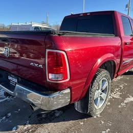 RAM 1500 4WD Crew Cab 140.5" Laramie 2015