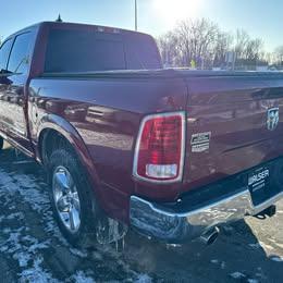 RAM 1500 4WD Crew Cab 140.5" Laramie 2015