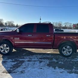 RAM 1500 4WD Crew Cab 140.5" Laramie 2015