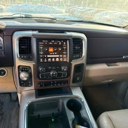 RAM 1500 4WD Crew Cab 140.5" Laramie 2015