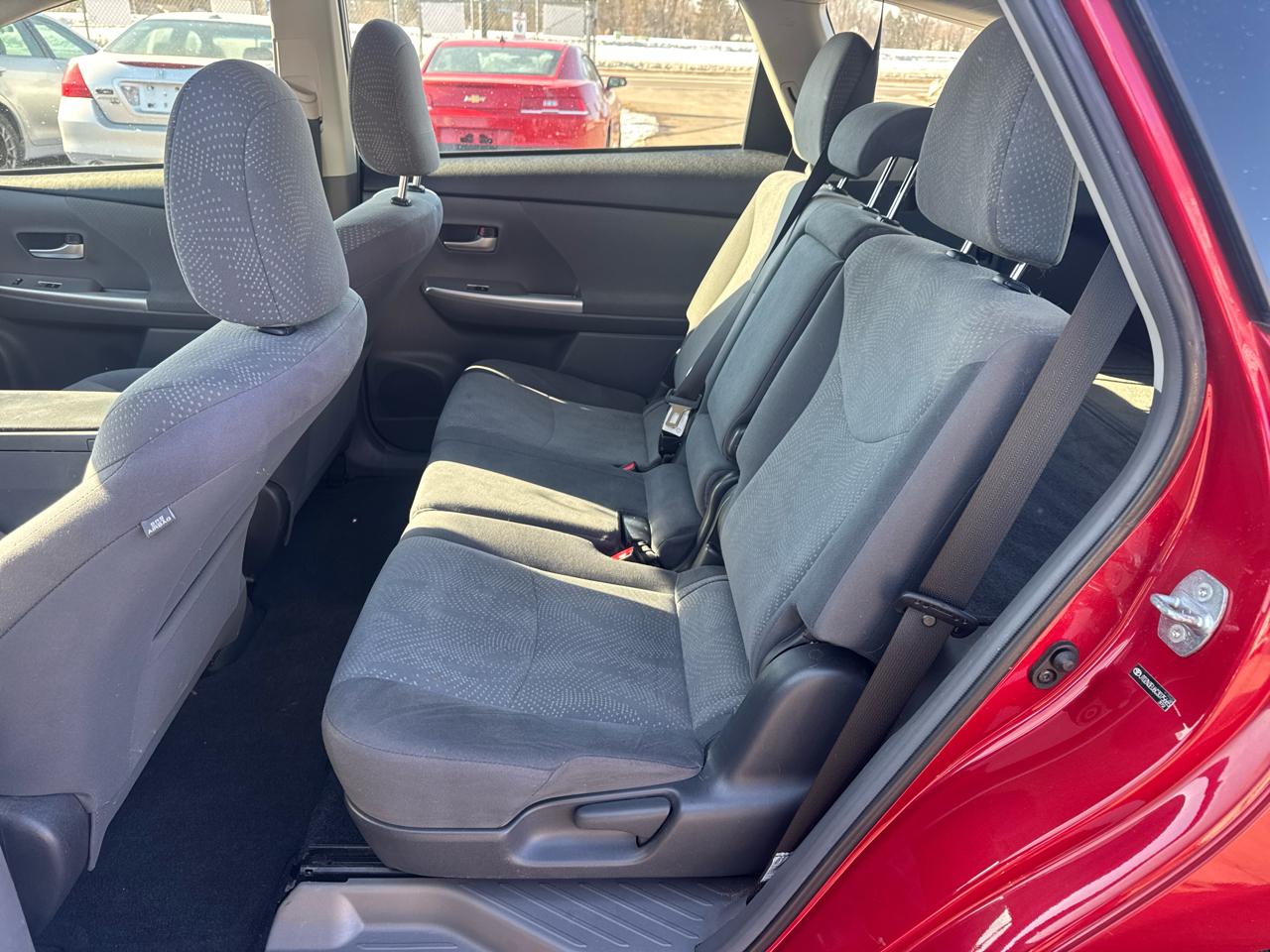 Toyota Prius V 5dr Wgn Three (Natl) 2012