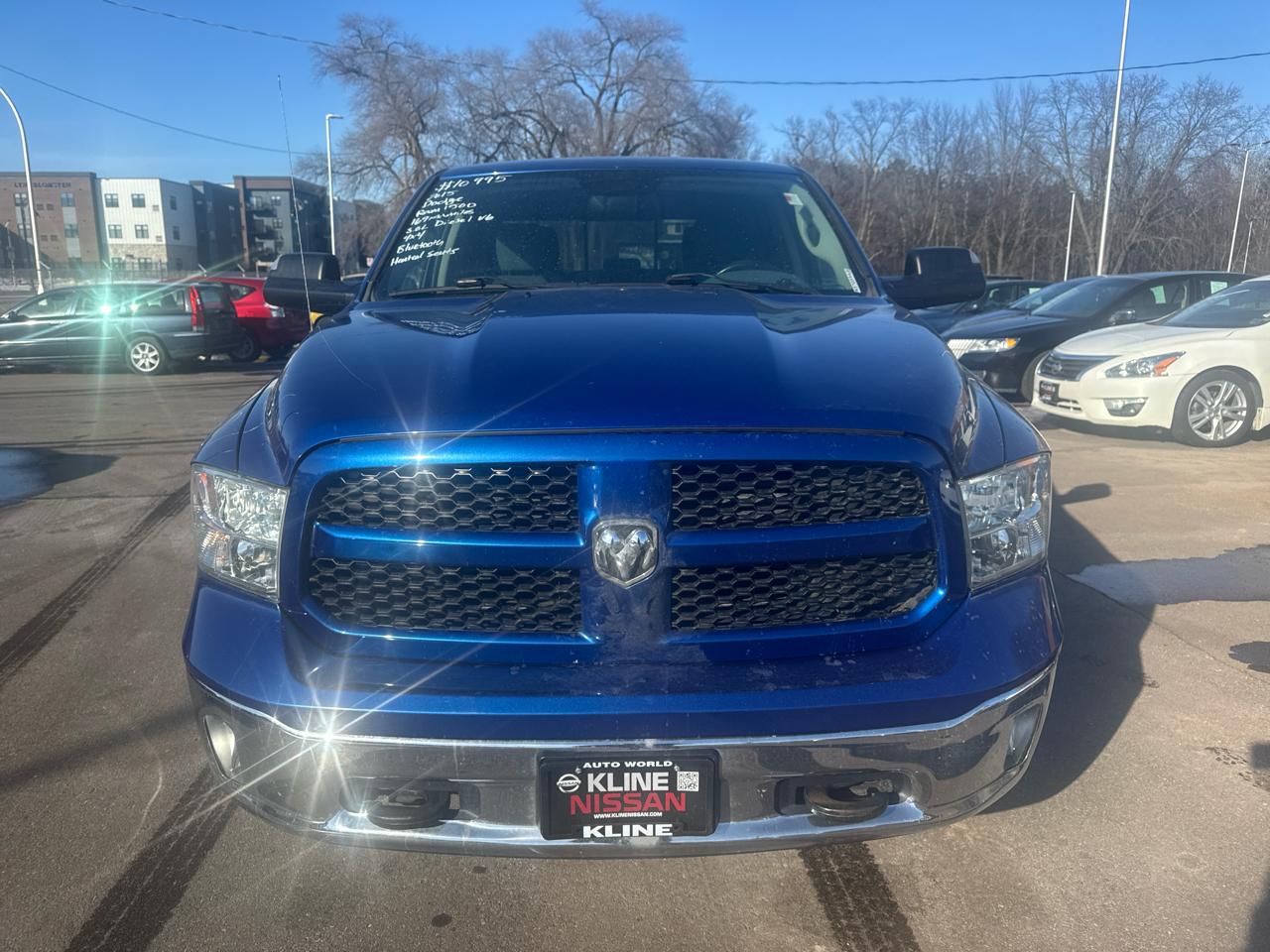 RAM 1500 4WD Crew Cab 140.5" Outdoorsman 2015