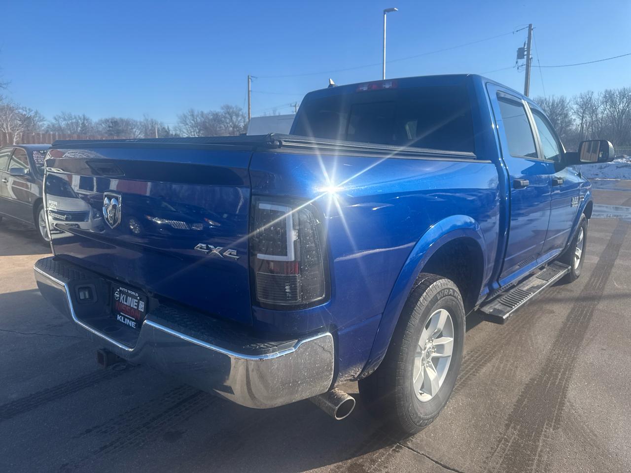 RAM 1500 4WD Crew Cab 140.5" Outdoorsman 2015