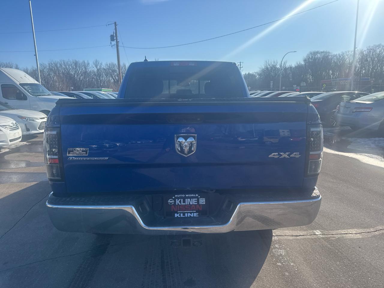 RAM 1500 4WD Crew Cab 140.5" Outdoorsman 2015