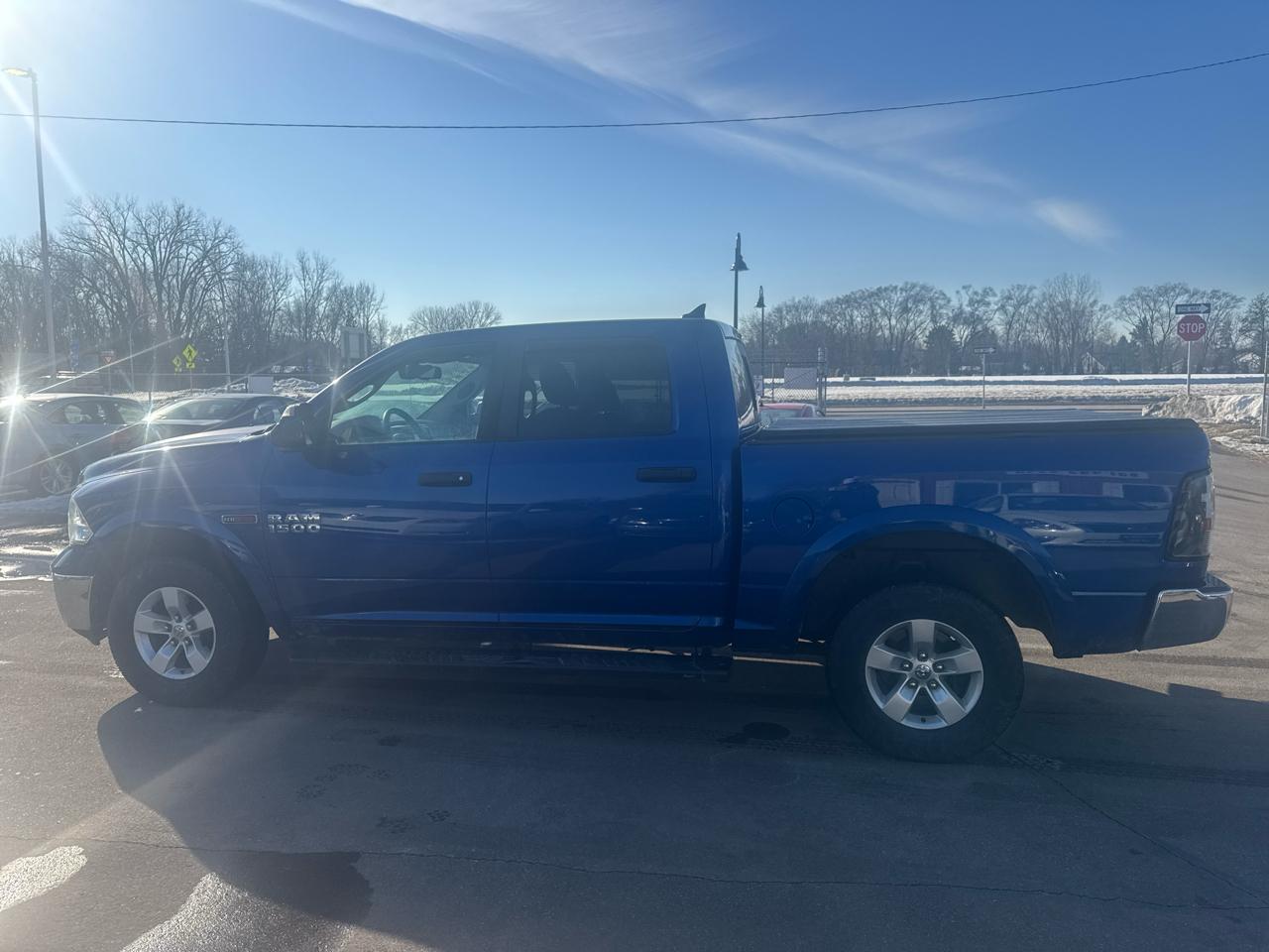 RAM 1500 4WD Crew Cab 140.5" Outdoorsman 2015